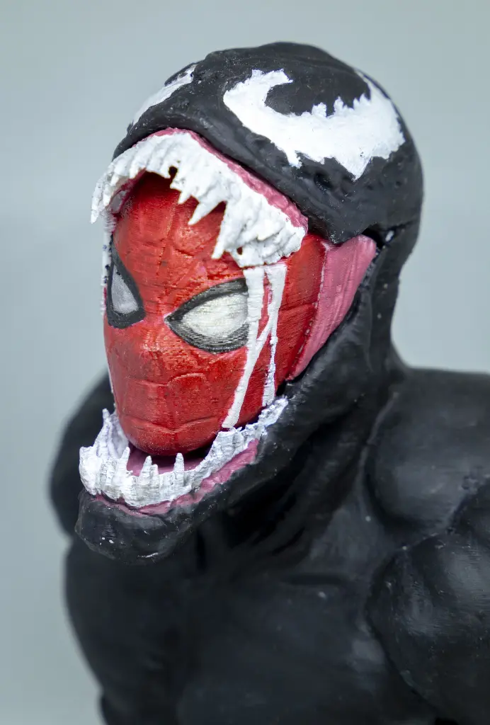Figurine_spiderman_venom_impression3D_2.webp